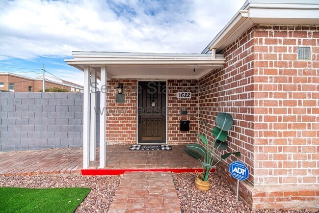 1622 W Willetta St Phoenix, AZ 85007 photo 4