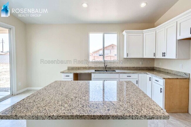 10919 W Carmelita Cir photo 4