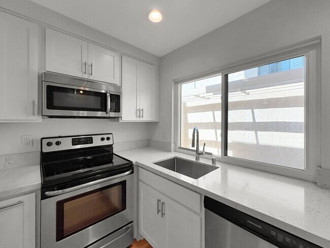 8320 Via Sonoma San Diego, CA 92037 photo 3