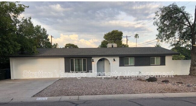 6701 N 14th Dr Phoenix, AZ 85013 photo 2