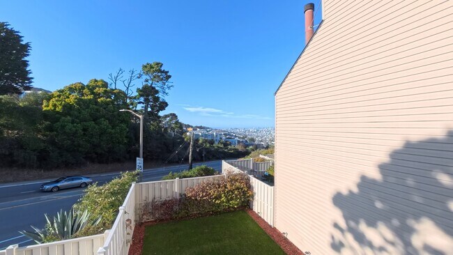 5003 Diamond Heights Blvd San Francisco, CA 94131 photo 2