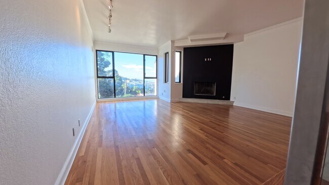5003 Diamond Heights Blvd San Francisco, CA 94131 photo 3