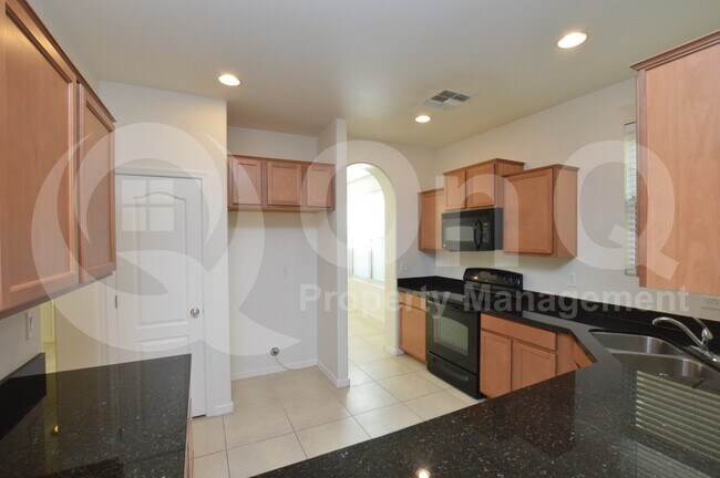 883 S Almira Ave Gilbert, AZ 85296 photo 5