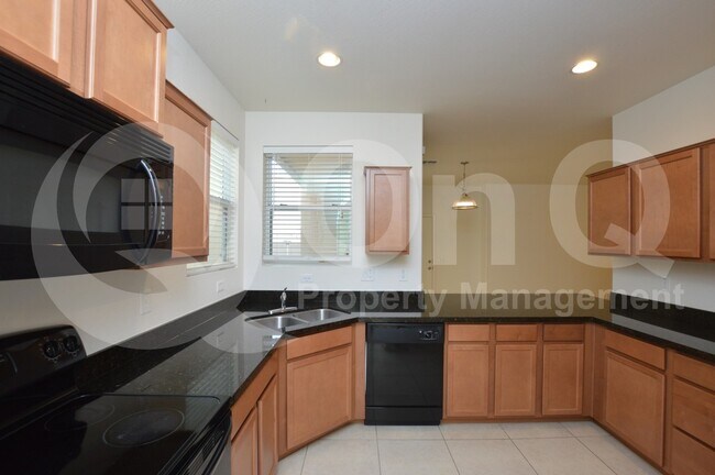 883 S Almira Ave Gilbert, AZ 85296 photo 4