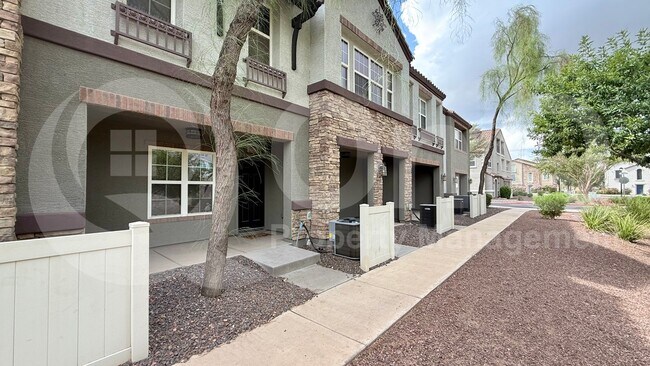 2222 E Huntington Dr Phoenix, AZ 85040 photo 4