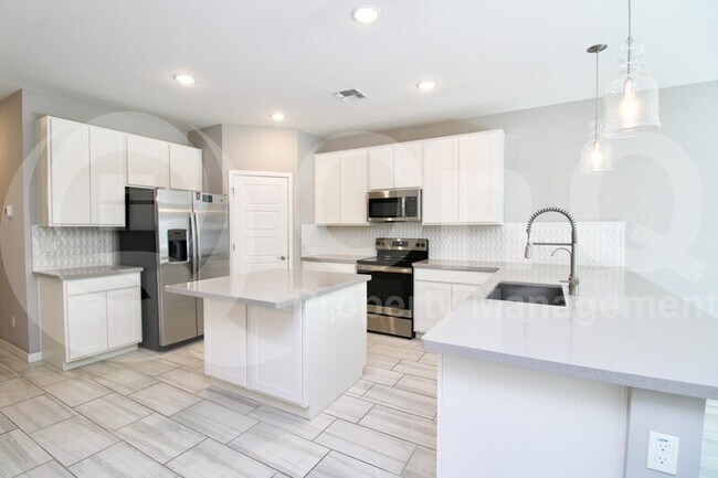 2765 E Behrend Dr Phoenix, AZ 85050 photo 3