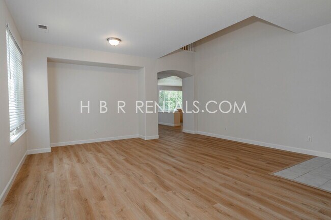 483 Summer Ln Tracy, CA 95377 photo 2