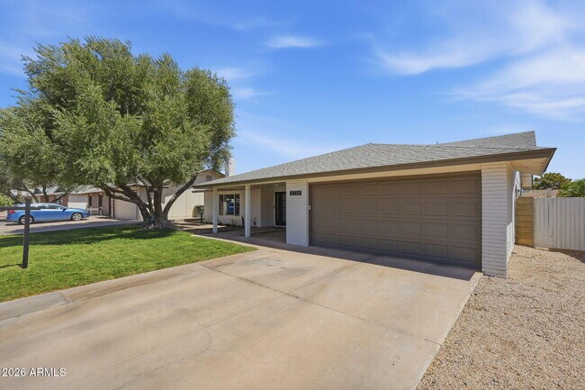 4234 E Winnetka Dr Phoenix, AZ 85044 photo 2