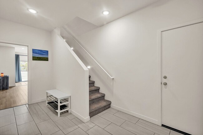 2272 W Harmont Dr Phoenix, AZ 85021 photo 5