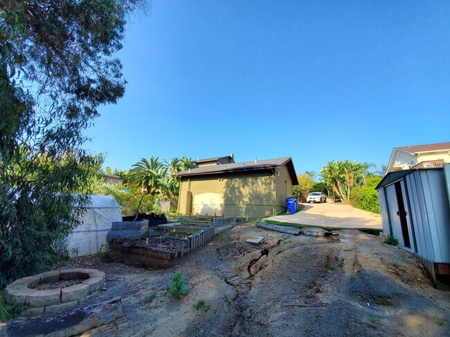 645 Ocean View Ave Encinitas, CA 92024 photo 3