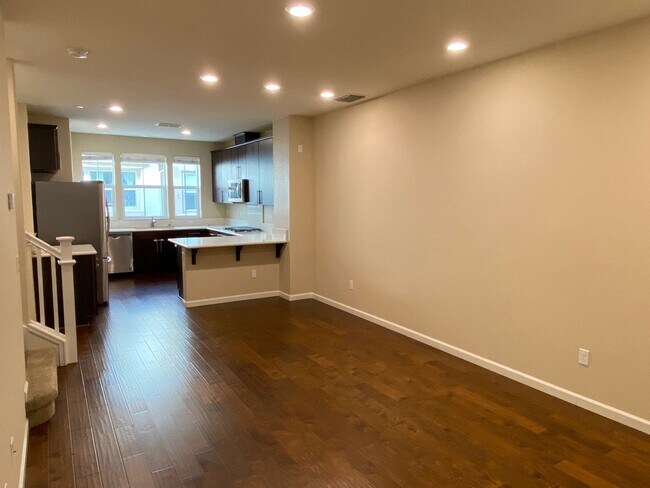 626 Barcelona Loop Milpitas, CA 95035 photo 3