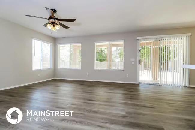 14799 W Columbine Dr Surprise, AZ 85379 photo 4