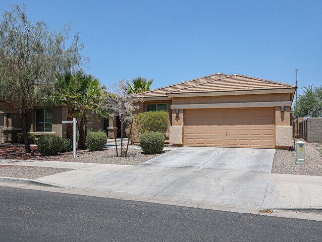 8898 W Cameron Dr Peoria, AZ 85345 photo 2