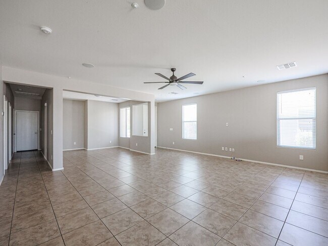 8898 W Cameron Dr Peoria, AZ 85345 photo 3
