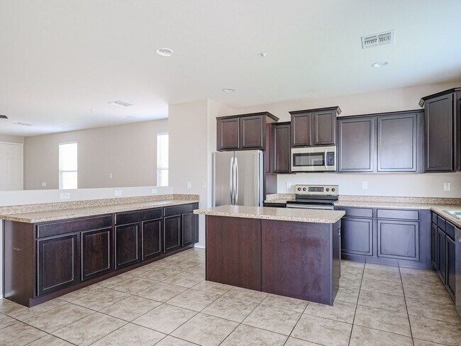 8898 W Cameron Dr Peoria, AZ 85345 photo 4