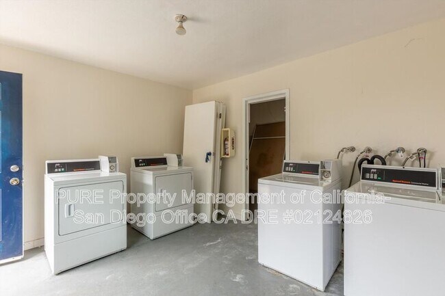 331 E Washington Ave Escondido, CA 92025 photo 2