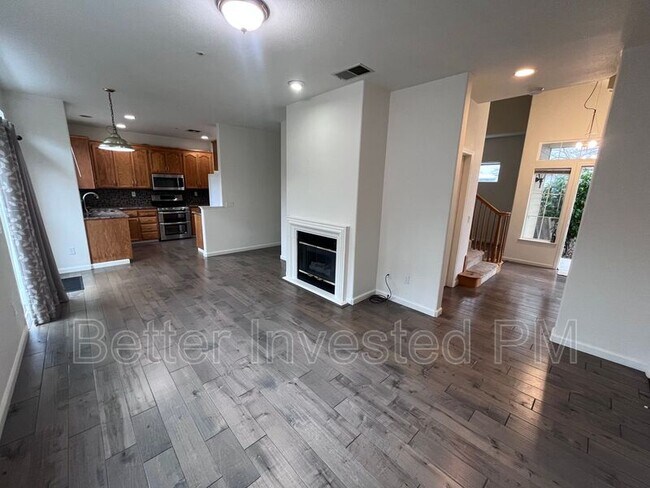 1429 Woodside Cir Petaluma, CA 94954 photo 2