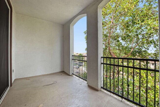 2175 Caminito Leonzio Chula Vista, CA 91915 photo 4