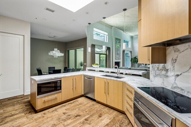 6711 E Camelback Rd Scottsdale, AZ 85251 photo 4