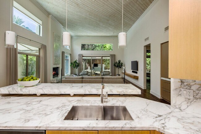 6711 E Camelback Rd Scottsdale, AZ 85251 photo 5