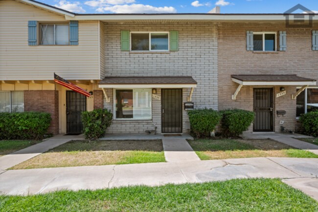 1533 W Hazelwood St Phoenix, AZ 85015 photo 4