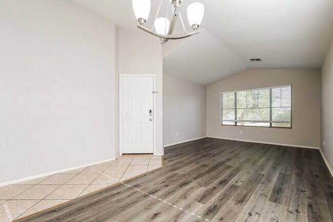 1427 E Vernoa St San Tan Valley, AZ 85140 photo 4