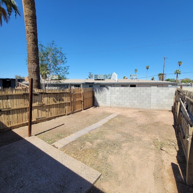 1311 North 48th Place Phoenix, AZ 85008 photo 3