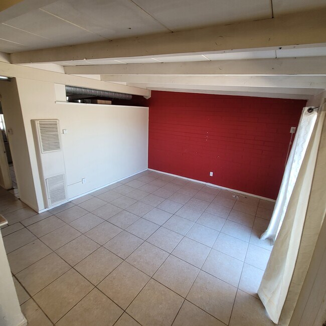 1311 North 48th Place Phoenix, AZ 85008 photo 4
