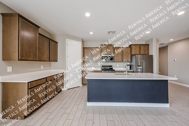 38017 W San Alvarez Ave photo 4