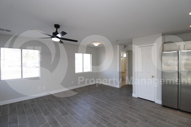 2153 W Morten Ave Phoenix, AZ 85021 photo 3