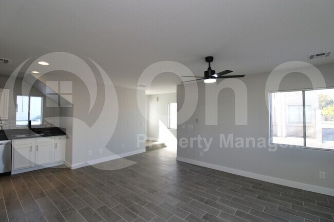 2153 W Morten Ave Phoenix, AZ 85021 photo 4