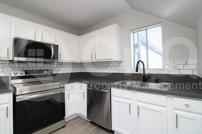 2153 W Morten Ave Phoenix, AZ 85021 photo 2