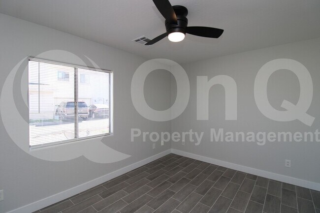 2153 W Morten Ave Phoenix, AZ 85021 photo 5