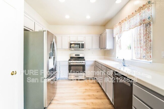 535 Island Breeze Ln San Diego, CA 92154 photo 5