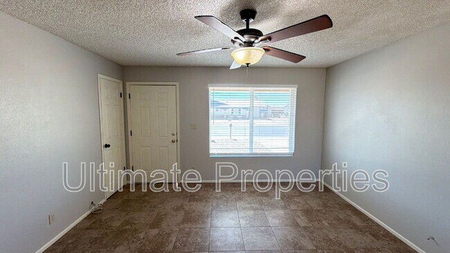 7210 W Turquoise Ave Peoria, AZ 85345 photo 3