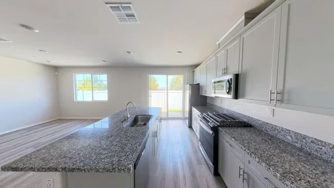 40186 Birchfield Dr Temecula, CA 92591 photo 2