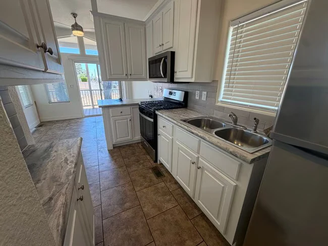 200 E Ivanhoe St Chandler, AZ 85225 photo 5