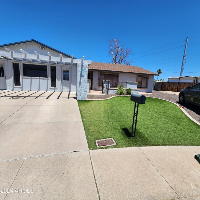 3510 W Andorra Dr Phoenix, AZ 85029 photo 2