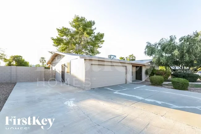 5106 S Fairfield Dr photo 4