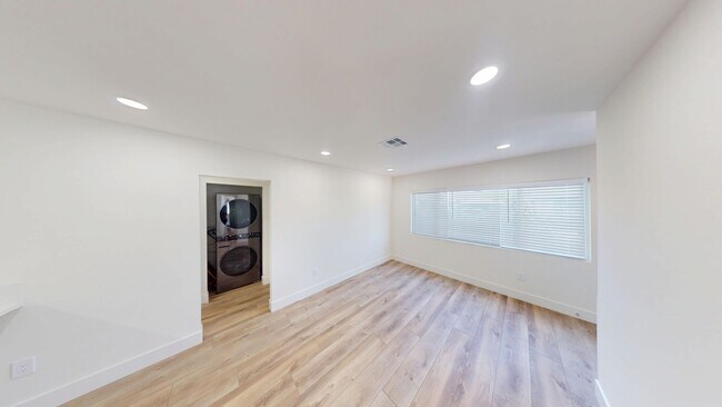 6255 Stewart St San Diego, CA 92115 photo 5