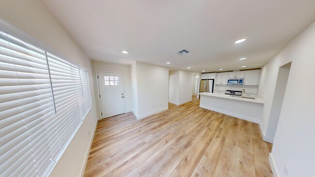 6255 Stewart St San Diego, CA 92115 photo 4