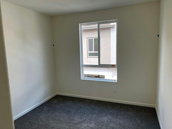 991 Hunter Trl Vista, CA 92081 photo 3