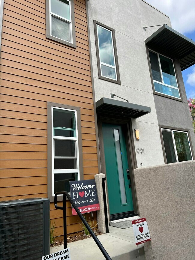 991 Hunter Trl Vista, CA 92081