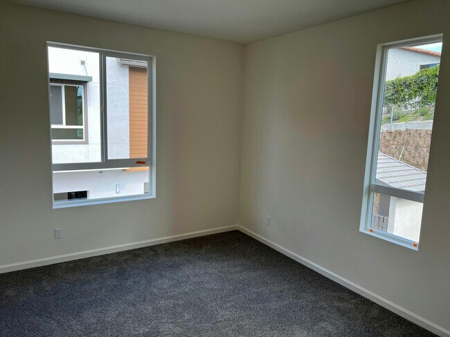 991 Hunter Trl Vista, CA 92081 photo 4
