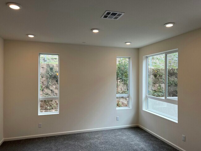 991 Hunter Trl Vista, CA 92081 photo 5