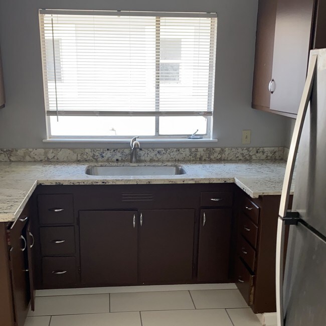 6518 Outlook Ave Oakland, CA 94605 photo 5