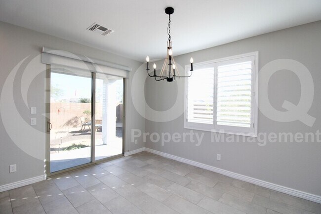 14376 W Swayback Pass Surprise, AZ 85387 photo 4