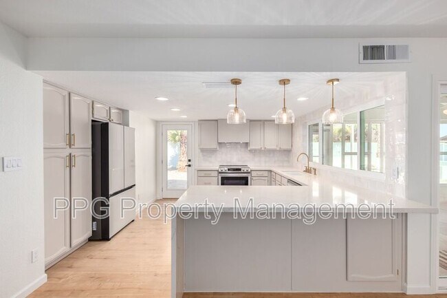 11025 N 55th Ave Glendale, AZ 85304 photo 2