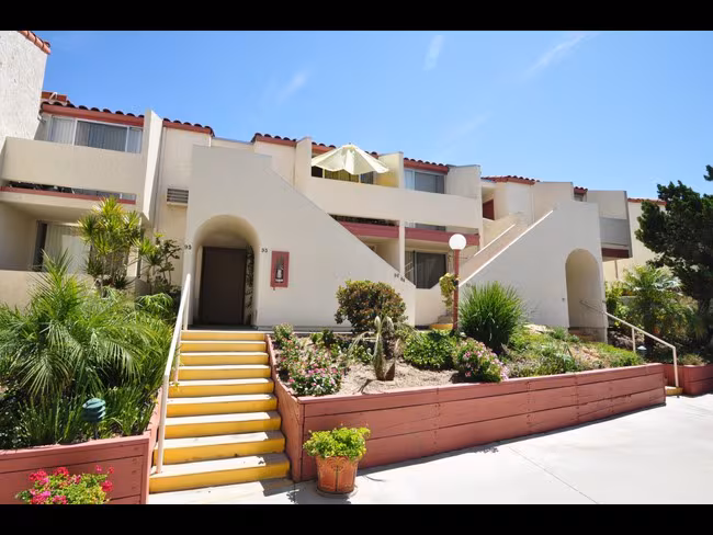 La Mesa Gardens photo 3