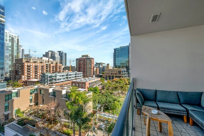 325 Seventh Ave San Diego, CA 92101 photo 2